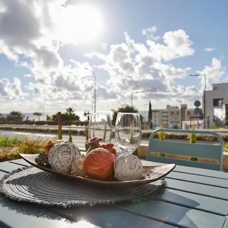 Eden-perfect Location, Sea View, Stylish Apartment Paphos