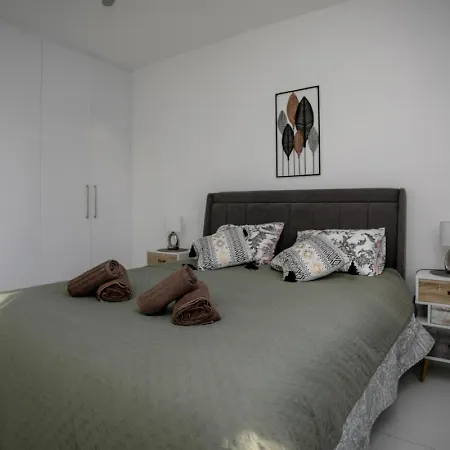 Apartment Eden-perfect Location, Sea View, Stylish