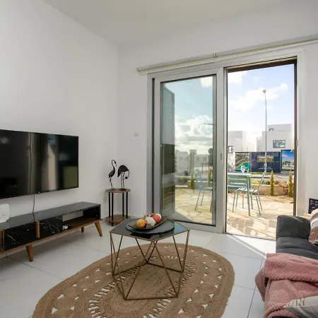 Apartment Eden-perfect Location, Sea View, Stylish