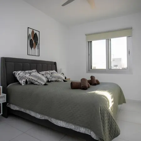 Eden-perfect Location, Sea View, Stylish Appartement Paphos