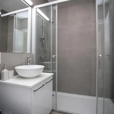 Eden-perfect Location, Sea View, Stylish Apartment