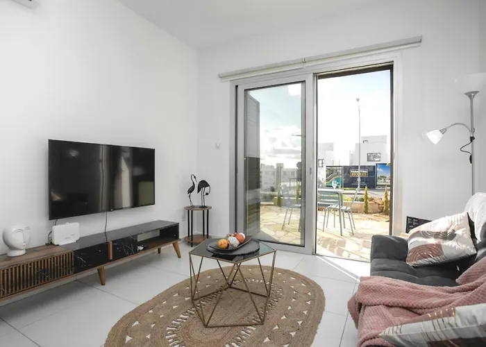 Lejlighed Eden-perfect Location, Sea View, Stylish Paphos