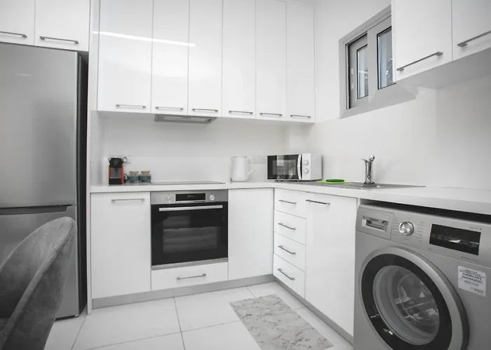 Eden-perfect Location, Sea View, Stylish * Paphos